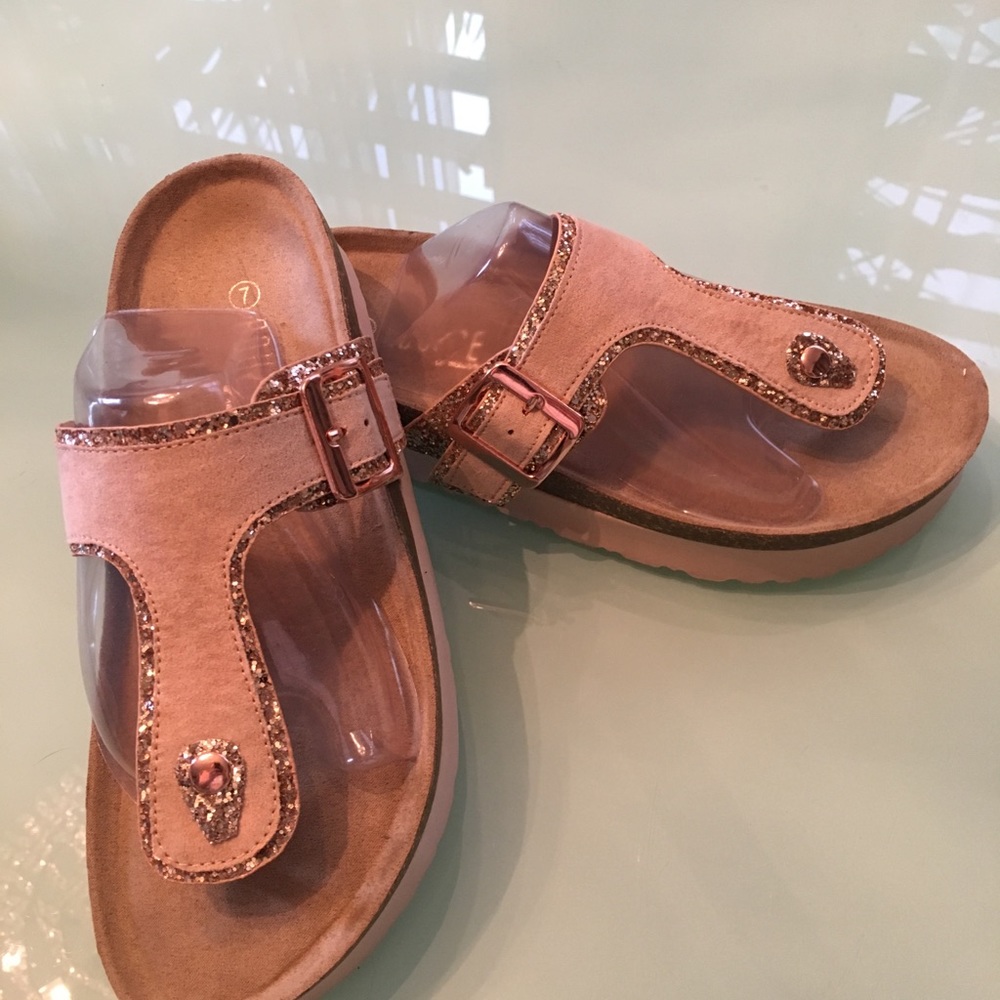 New gold rose sandals 🛍🎀.